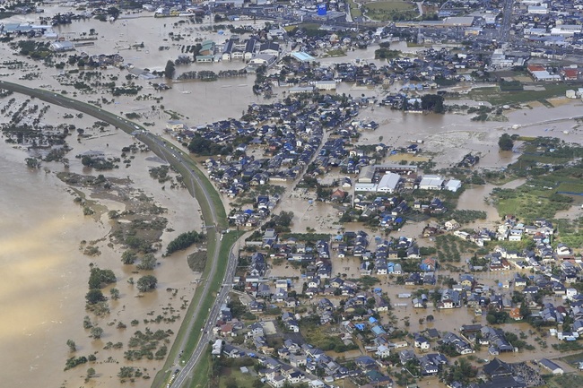 Residential area is covered with water as the banks of Chikuma river collapsed in Nagano city, Nagano prefecture on Oct. 13, 2019, one day after Typhoon No. 19, known as Typhoon Hagibis, a powerful super typhoon, made a landfall in Shizuoka prefecture and caused huge damage in wide area of Japan. [Photo: AP via IC]