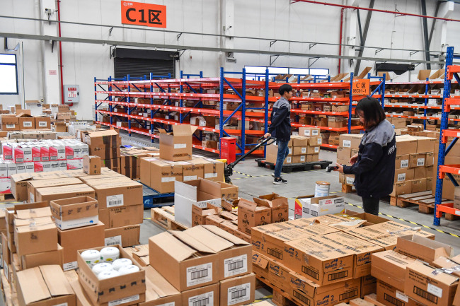 A logistics warehouse is piled with packages, in Chongqing, on October 10, 2018. [File Photo: VCG]