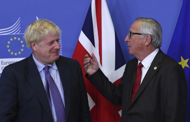 British Prime Minister Boris Johnson, left, and European Commission President Jean-Claude Juncker gesture during a press point at EU headquarters in Brussels, Thursday, Oct. 17, 2019. [Photo: AP/IC]