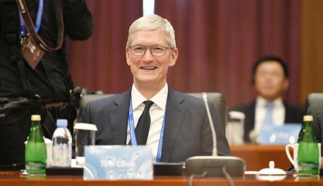 Apple CEO Tim Cook chairs the advisory board’s meeting at Tsinghua University’s School of Economics and Management in Beijing on October 18, 2019. [Photo from WeChat account of Tsinghua University’s School of Economics and Management]