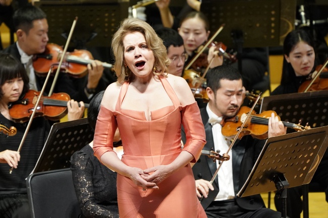 American soprano Renee Fleming sings at a concert to mark the end of this year's Beijing Music Festival on Monday, October 28, 2019.[Photo provided to China Plus]