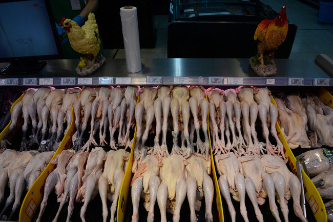 Chicken meat is on sale in a Walmart in Beijing on September 23, 2019. [Photo: VCG]