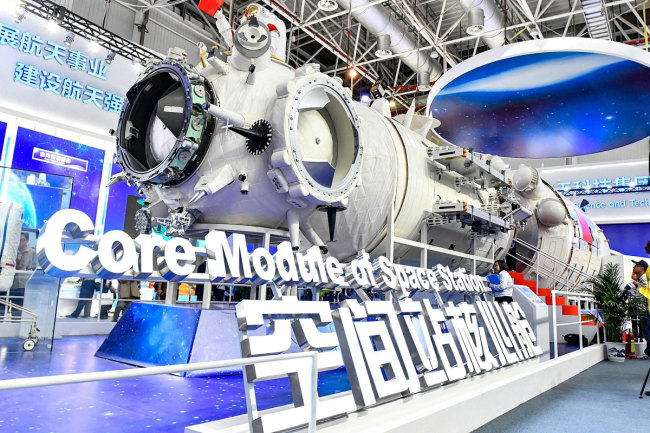 Photo taken on Nov. 5, 2018 shows a full-size model of the core module of China's space station Tianhe exhibited at the 12th China International Aviation and Aerospace Exhibition (Airshow China) in Zhuhai, south China's Guangdong Province. [Photo: VCG]