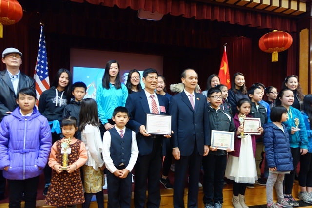 中国驻旧金山总领事罗林泉为第十四届“汉语桥杯”获奖学生举办招待会