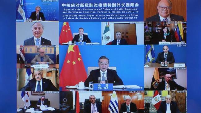 Ministři zahraničních věcí Číny a zemí Latinské Ameriky a Karibiku jednali 23. července 2020 prostřednictvím videokonference o hospodářském oživení po epidemii COVID-19. / Čínské ministerstvo zahraničních věcí
