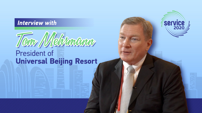 Na snímku je pan Tom Mehrmann, prezident a generální ředitel Rezortu Universal v Pekingu (UBR) při rozhovoru s CGTN. Fotografie: CGTN