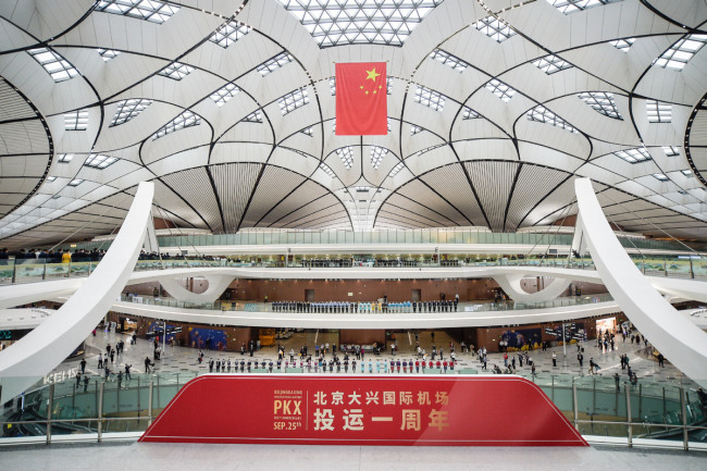  Mezinárodní letiště Daxing v Pekingu oslavilo v pátek své první výročí. Fotografie: tisková agentura Nová Čína / Xinhua