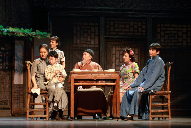 Fotografie z archívu ukazuje drama „Čtyři generace pod jednou střechou“. / VCG Foto