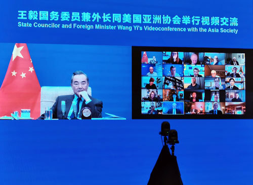 Člen čínské Státní rady a ministr zahraničí Wang Yi pořádá videokonferenci s Asijskou společností USA v Pekingu, Čína, 18. prosince 2020. / Čínské ministerstvo zahraničí