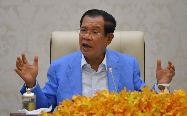 △ Kambodžský předseda vlády Hun Sen