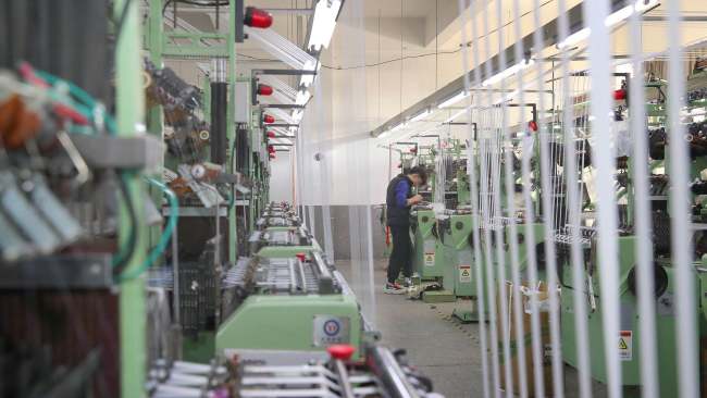 Textilní továrna v Nantongu (Nan-tchung) ve východočínské provincii Jiangsu (Ťiang-su), 9. února 2021. / CFP