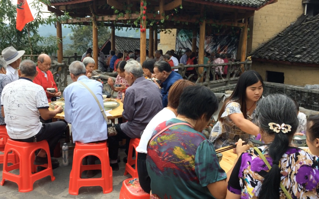 Desarrollo diversificado de una aldea de los miao en Hunan