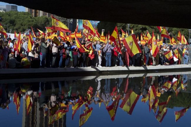 Gobierno español oficialmente toma control de gobierno regional de Cataluña