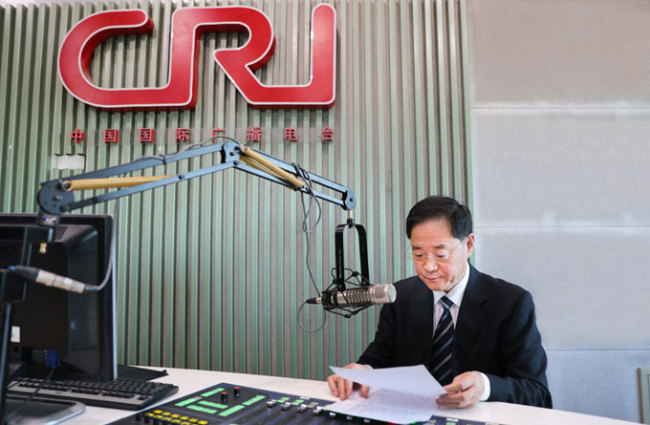Director de CRI Wang Gengnian saluda a todos los oyentes e internautas
