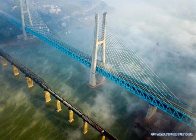 Entrará en servicio puente de ferrocarril de dos pisos en China