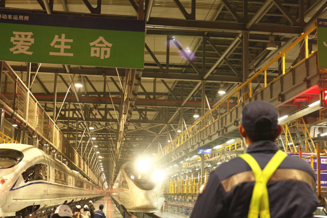 La Estación de Mantenimiento de Trenes de Hongqiao: ilumina el camino a casa en la Fiesta de la Primavera