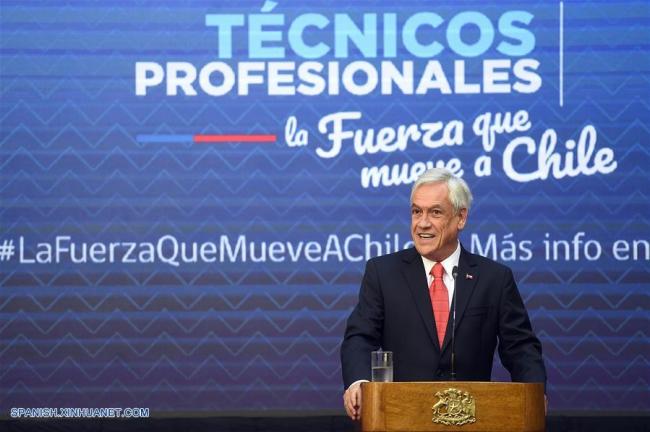 Piñera firma proyecto de ley para asegurar gratuidad en educación técnica 