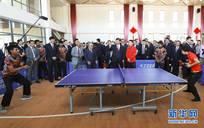 Xi y O'Neill inauguran escuela de amistad China-Papúa Nueva Guinea