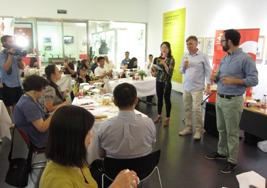 Instituto Cervantes de Beijing organizó una cata de aceites de oliva españoles
