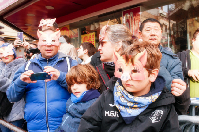 Los barrios chinos de países extranjeros celebraron la llegada del Año del Cerdo
