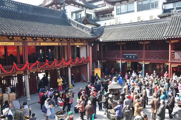 El templo de Chenghuang de Shanghai se ha convertido en una atracción turística
