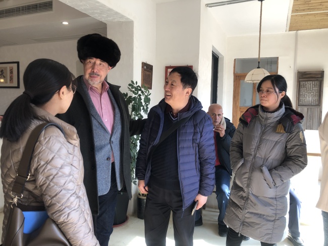 La delegación visita el Proyecto de Construcción la Nueva Zona Rural de Kaifeng