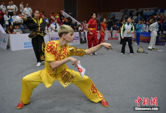Sichuan : 3800 amateurs de kung-fu s'affrontent au mont Emei