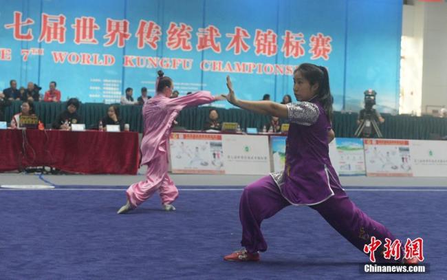 Sichuan : 3800 amateurs de kung-fu s'affrontent au mont Emei