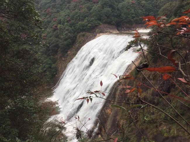 La spectaculaire cascade Longyan à Qibu, dans le Fujian, l’une des plus impressionnantes de Chine