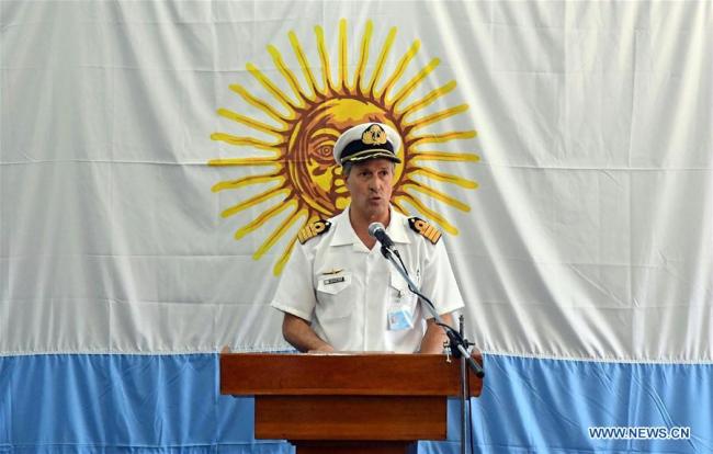 En recherchant le sous-marin disparu, la marine argentine dit avoir entendu une explosion