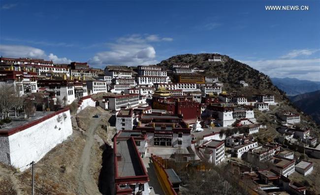 En visite au Temple Gandan de Lhassa, au Tibet