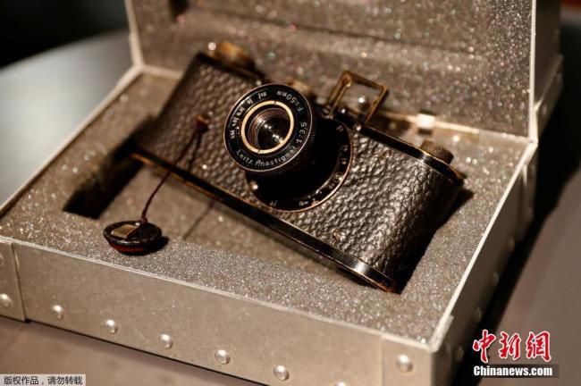 Un vieil appareil photo Leica datant de 1923 a été vendu aux enchères à Vienne (Autriche) pour la somme record de 2,4 millions d’euros, un nouveau record dans les enchères d'appareils anciens.