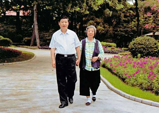 Xi Jinping et sa mère