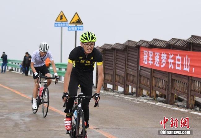 La course cycliste internationale du mont Changbai 2018 s’est terminée le 11 juin dans la province septentrionale du Jilin après 10 jours de compétition. Au départ, 127 participants ont réalisé une ascension de 26 km à 1654 mètres d’altitude en moyenne.  