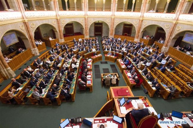 Le Parlement hongrois adopte un ensemble de lois contre l'immigration