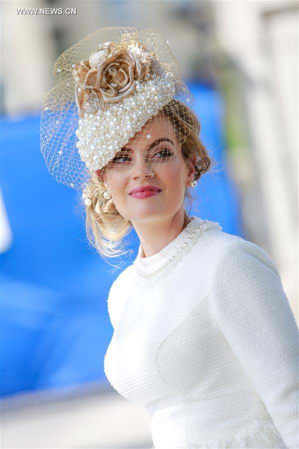 Une candidate de la Journée des dames à Dublin, en Irlande, le 9 août 2018. La Journée des dames est un concours de mode organisé chaque année lors du spectacle équestre de Dublin, capitale irlandaise. (Photo : Xinhua)