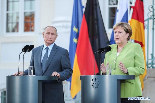 Merkel et Poutine s'entretiennent sur des sujets épineux
