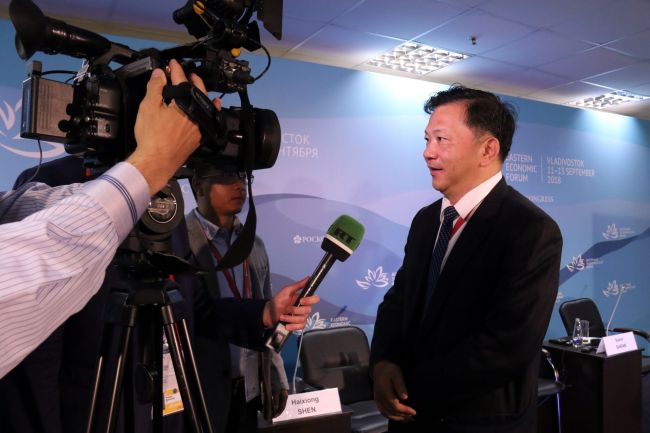 Le Président de China Media Group Shen Haixiong prononce un discours au Forum sur le « Panorama de la presse asiatique dans le contexte du changement politique et économique »
