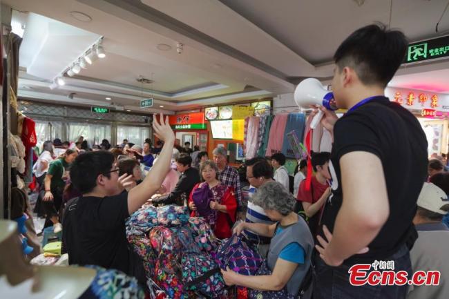 Beijing : fermeture définitive du marché de gros vieux de 20 ans de Guanyuan