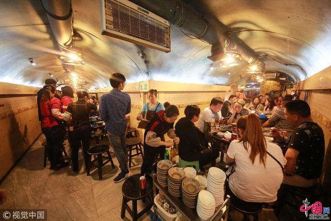 Chongqing: neuf heures de queue pour une fondue