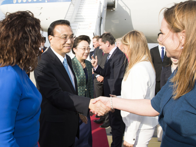 Arrivée du Premier ministre chinois aux Pays-Bas pour une visite officielle