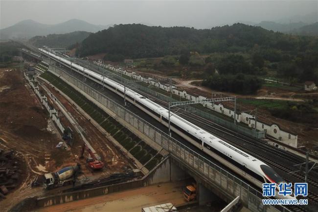 Mise à l’essai de deux TGV Fuxing sur la ligne Hangzhou-Huangshan