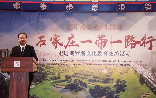 Le secrétaire adjoint du Comité du Parti de Shi Jiazhuang Li Dejin prononce un discours (photographe : Li Xiang)