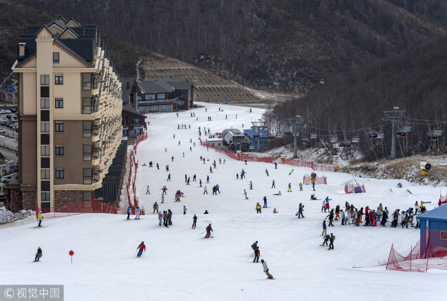 Des skieurs à la satation de ski Miyun à Chongli, dans la province du Hebei. (photo:VCG)