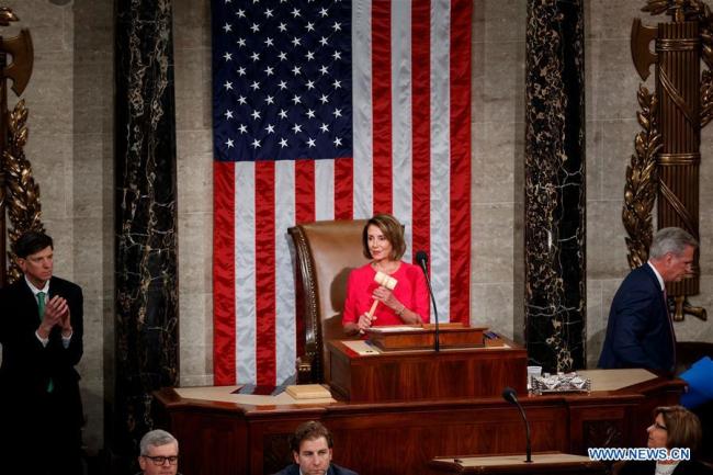 États-Unis : Nancy Pelosi devient présidente de la Chambre des représentants au sein d'un Congrès divisé