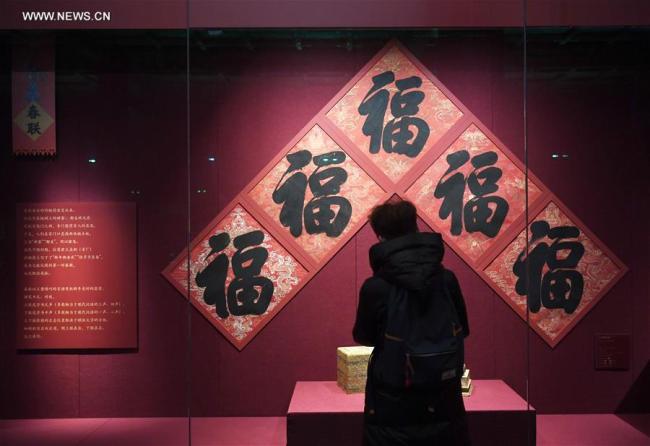 Des objets sont exposés au musée du Palais impérial, ou Cité interdite, à Beijing, capitale de la Chine, le 7 janvier 2019. Des centaines d'objets sont exposés dans le musée lors d'une exposition ayant pour thème : "Célébrer la fête du Printemps dans la Cité interdite". (Photo : Jin Liangkuai)