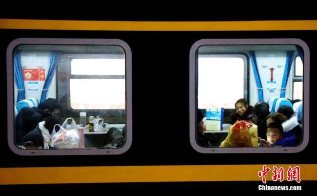 En photos : le voyage de retour vu à travers les fenêtres des trains