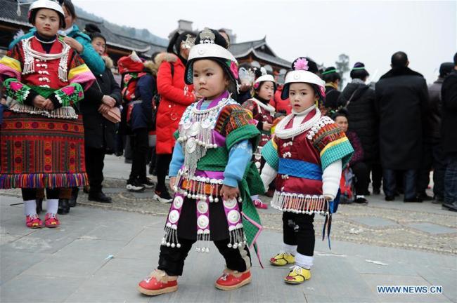 Guizhou : les Miao exécutent une danse du lusheng pour de bonnes récoltes