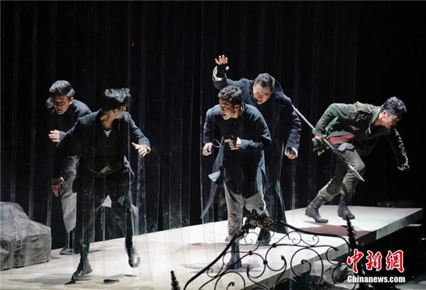 La tragédie grecque Agamemnon surprend et séduit le public de Beijing