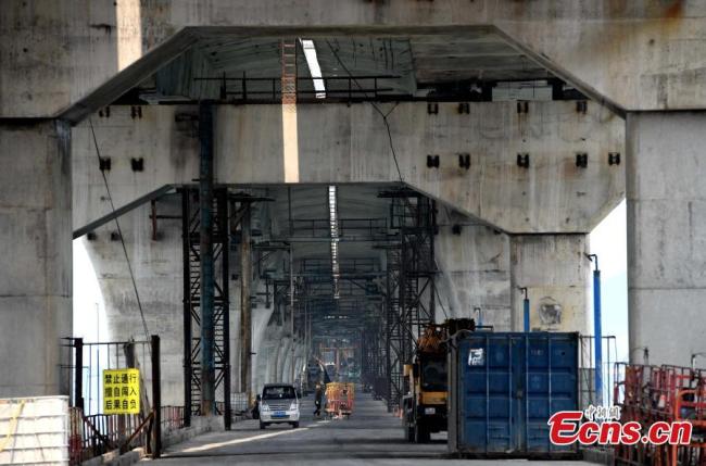Fujian : la construction du pont ferroviaire du détroit de Pingtan avance